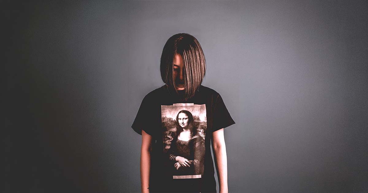 A person wearing a mona lisa t-shirt.